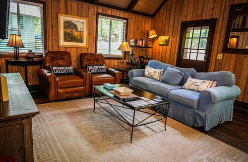 Pine Mountain Ski Chalet | Stunning cottage overlooking Lake Innsbruck 5 miles from Wild Animal Safari!