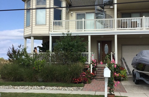 Shawcrest House | Stunning home in Wildwood, central to everything w/bay views and roof top deck