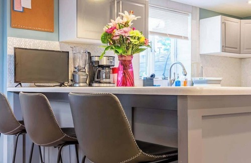 Newark Condo | Stunning modern 2 BD apt close to Christiana Hosp