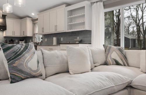 Prairie Village House | Stunning Overland Park Home 38
