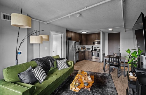 Downtown Des Moines Apartment | Stunning Penthouse - King Bed - City/River View - Corner Unit - Wells Fargo