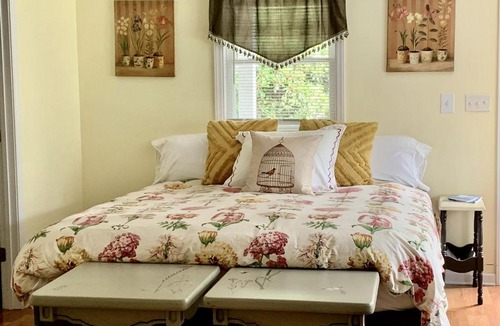 Sugar Grove House | Stunning Secluded Cottage with Hot-tub in Breech House, North Carolina