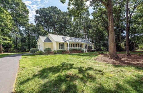 Mint Hill House | Stunning Updated 3BR 2BA Mint Hill retreat near all that Charlotte has to offer!