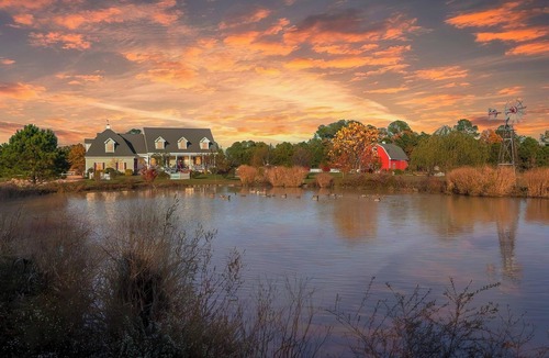 Cambridge House | Stunning Waterfront Eastern Shore Home,Pool & Hot Tub,15 Acres,10% off 7day stay