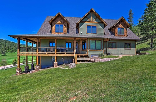 Sturgis House | Sturgis Home w/Private Hot Tub: Golf & Hike!