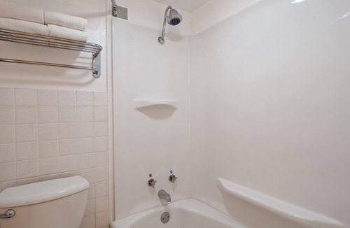 Sturgis Hotel | Sturgis Lodge & Suites, Travelodge by Wyndham