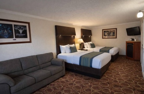 Sturgis Hotel | Sturgis Lodge & Suites, Travelodge by Wyndham