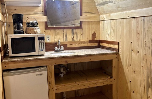 Sturgis Cabin | Sturgis SD Cabin Queen Bed. Near Downtown, Deadwood, Mt. Rushmore & Black Hills Motorcycle Rides