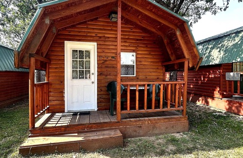 Sturgis Cabin | Sturgis SD Cabin Queen Bed. Near Downtown, Deadwood, Mt. Rushmore & Black Hills Motorcycle Rides