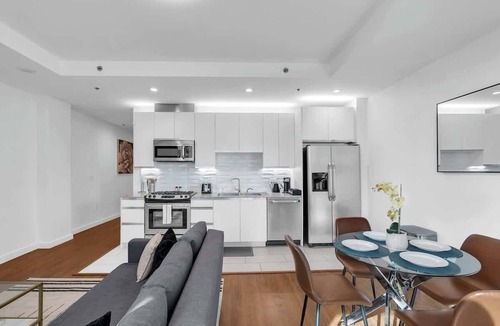 Downtown Tulsa Apartment | Stylish 1BR Near BOKCntr-Gym,Lounge,Balcony,Pet OK