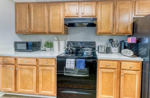 Landmark Apartment | Stylish 2-Bedroom Apartment W/pool