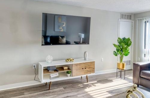 Landmark Apartment | Stylish 2-Bedroom Apartment W/pool