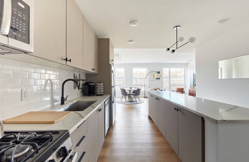 Hoboken Apartment | Stylish 2 BR w/roof deck access - mins to NYC