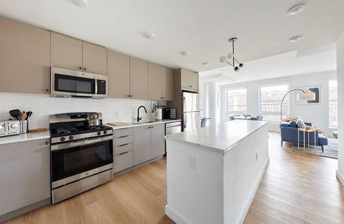 Hoboken Apartment | Stylish 2 BR w/roof deck access - mins to NYC