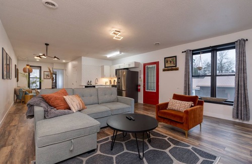Somerset Apartment | Stylish 2BR Retreat in Downtown Somerset Sleeps 6 + Parking