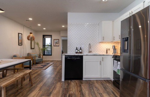 Somerset Apartment | Stylish 2BR Retreat in Downtown Somerset Sleeps 6 + Parking