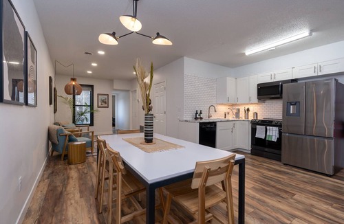 Somerset Apartment | Stylish 2BR Retreat in Downtown Somerset Sleeps 6 + Parking