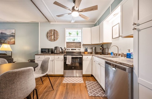 Woodstock Apartment | Stylish 2BR Unit Near Roswell & Woodstock