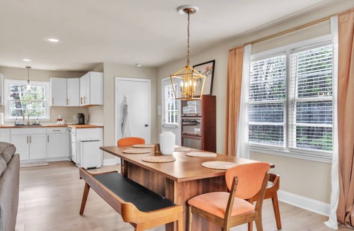 Arcadia House | Stylish 3BR Home w/Huge Yard - Modern Furnished