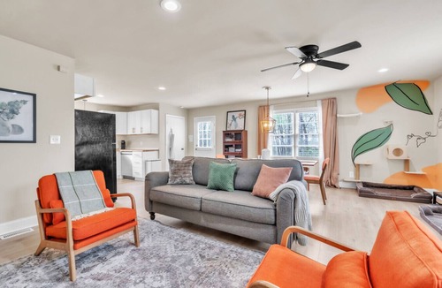 Arcadia House | Stylish 3BR Home w/Huge Yard - Modern Furnished