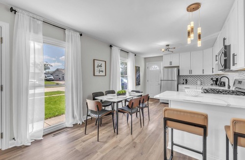 Streamwood House | Stylish 3BR Near Woodfield Mall and Parks