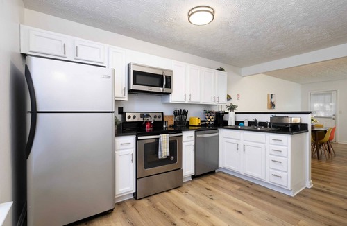 Cartersville House | Stylish 3BR Townhome Near Everything