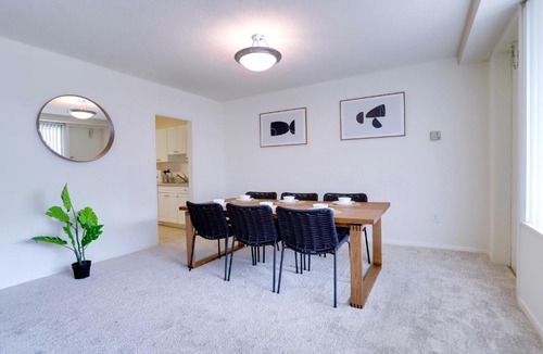 Aurora Highlands Apartment | Stylish Apartment Close to National Landing