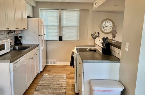 Joslyn Castle Apartment | Stylish Apartment Steps from UNMC & Dining Hotspots