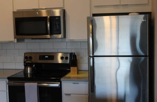Ames Apartment | Stylish Campustown Stay with Gym & Balcony