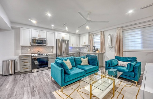 Northeast Apartment | Stylish Condo near Metro - Ideal for Long Stays/Near Metro