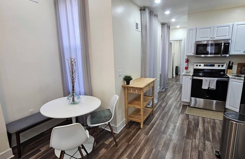 Southwest Center City Apartment | Stylish Grad Hospital Apt Walk to Restaurants & Center City