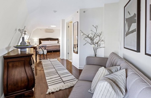 Mount Vernon House | Stylish King Studio in Historic Mt. Vernon