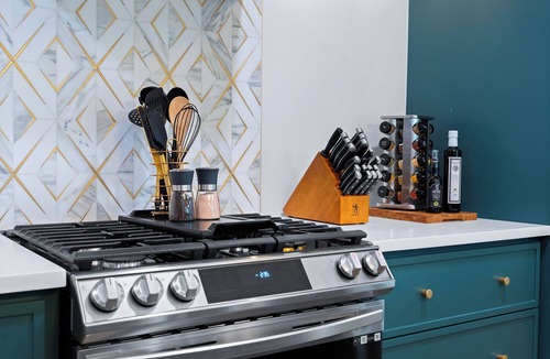 Cherrywood Apartment | Stylish & Lux Stay, Walk to Top Eats & Pickleball
