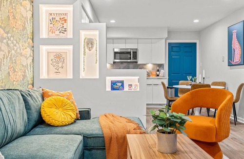 Old City Condo | Stylish Old City Big 1BR Steps to Historical Sites