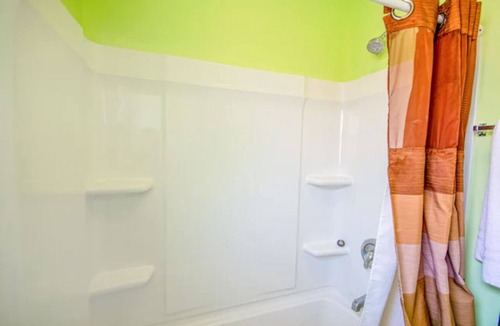 Macon Hotel | Stylish Roadstay w/Breakfast & Highway Access | Free Wi-Fi & Parking