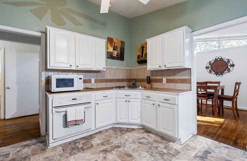 Crestline Heights House | Stylish Stay in Crestwood-South
