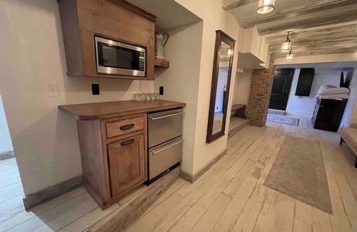 Dundee-Happy Hollow Historic District House | Stylish Stay Near CWS, Zoo & Downtown Fun