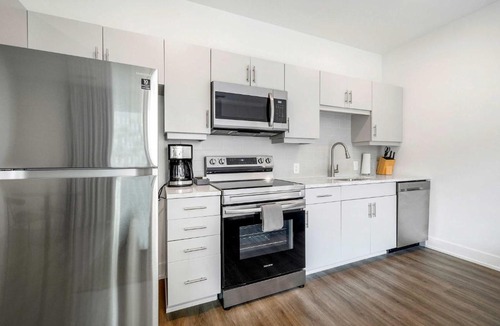 SoNo Apartment | Stylish Studio King Bed Downtown ATL - S3