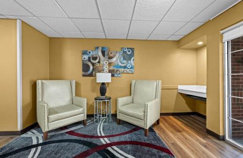 Executive Park Hotel | Suburban Studios Charlotte - Executive Park