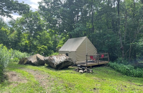 St. Johnsbury RV Rental | Sugar Brook “Off Grid” Glamping