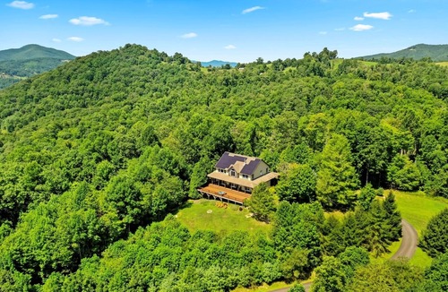 Sugar Grove Ski Chalet | Sugar Hill-Upscale 5 BR Retreat on 30 Private Acres, Hot Tub, Views, Pool Table