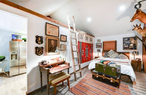 Berryville House | Suite 4: Outpost · Gorgeous Farm Carriage House Loft