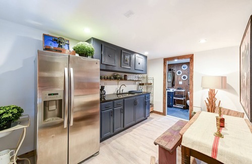 Berryville House | Suite 4: Outpost · Gorgeous Farm Carriage House Loft