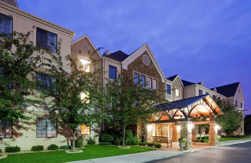 Eagan Condo | Suite 5 Mins to Mall of America w/24 Hour Gym !