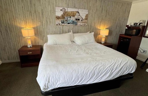 Lusk House | Suite Farmhouse Room