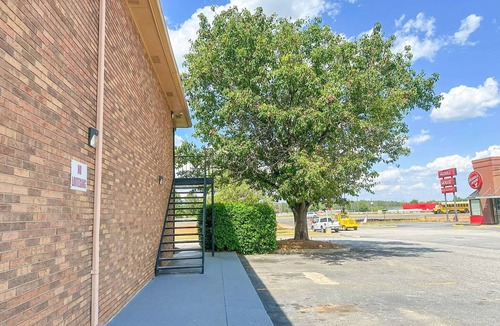 Louisville Apartment | Suite - King Bed|Non - Smoking