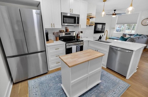 Wilmington House | Suite on Swann - Brooklyn Arts - We LOVE Doggies!