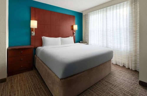 Florence Hotel | Suite w/Kitchen + Free Parking & Outdoor Pool