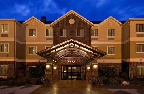 Sioux Falls Condo | Suite with Accessible Tub | Free Breakfast + Indoor Pool + Hot Tub