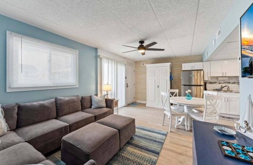 North Wildwood Condo | Sullivan's Cove: 2BR Condo w/Full Kitchen & Pools